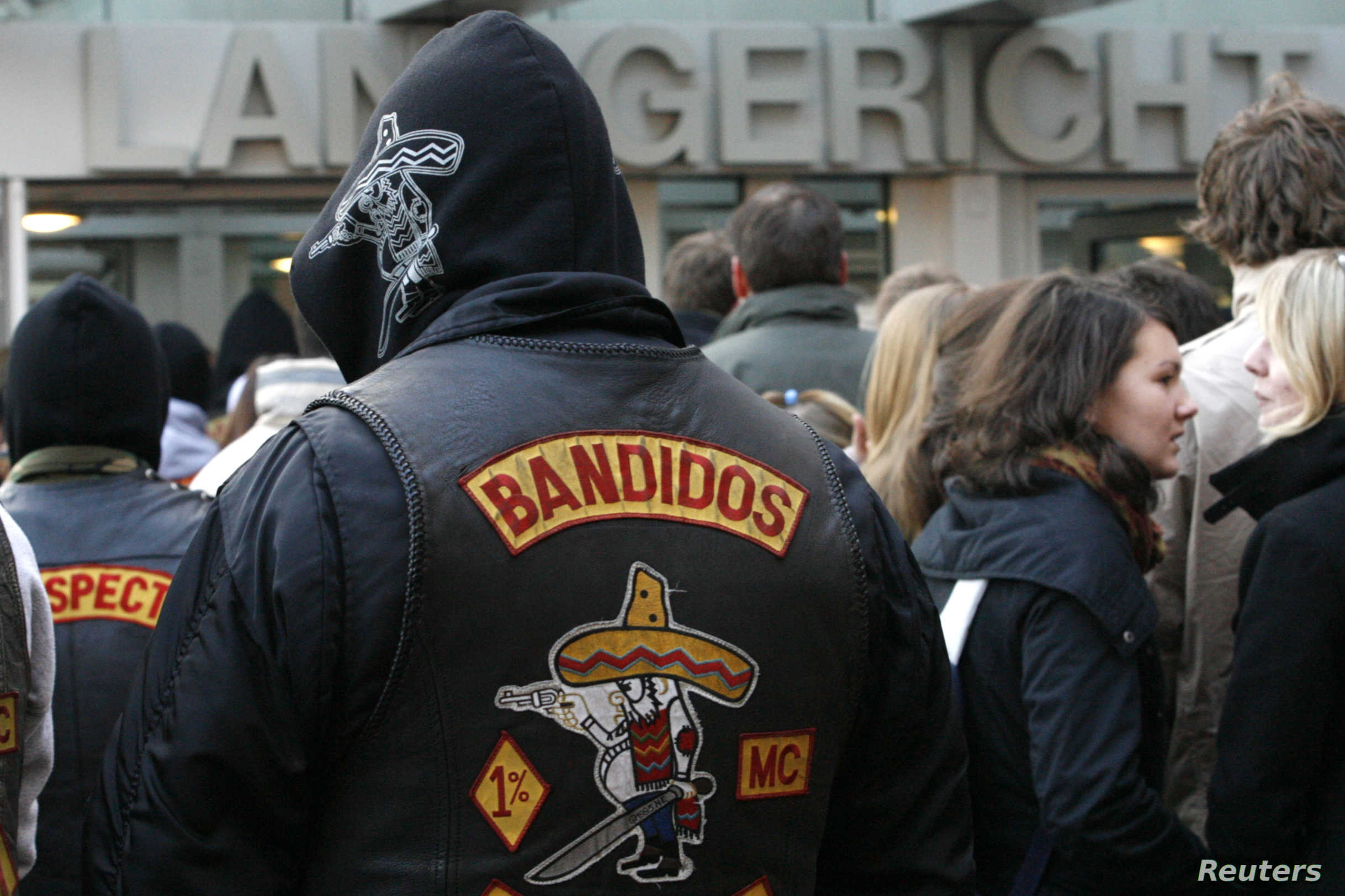 HELLS ANGELS BANDIDOS MC FACING THE HEAT