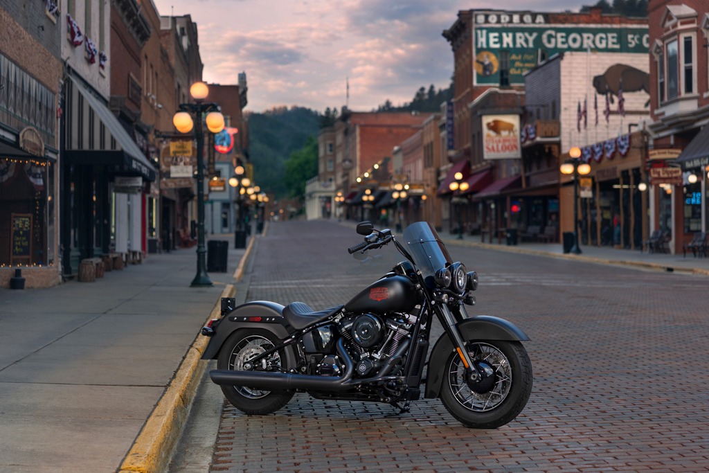 2026 Harley-Davidson Deadwood First Look: New Milwaukee-Eight 117 Bobber Brings Vintage Style to the Softail Lineup