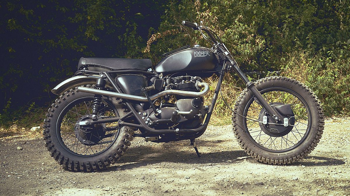 Midnight in the Mojave: An Old-School Triumph Sled from 1984SC